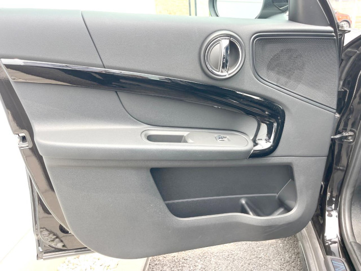 2021 Rover Mini 3DA-42BT20 (UW-6a2f6d6a92fe8)[16]