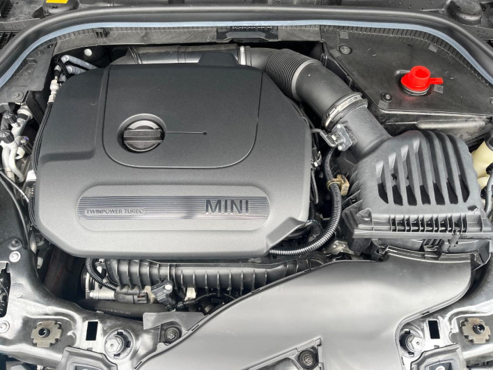 2018 Rover Mini DBA-XU15M (UW-6a2f6d6d2b8eb)[5]