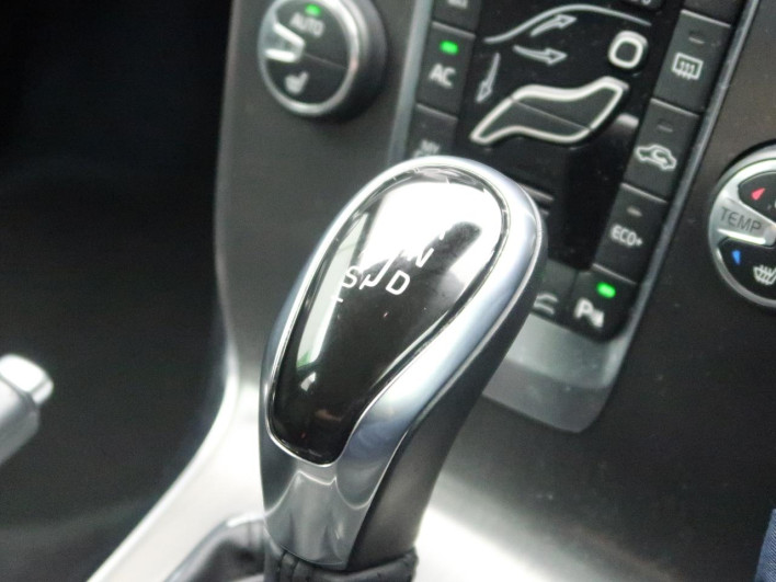 2016 Volvo V40 LDA-MD4204T (UW-6a2f6d6f8b703)[18]