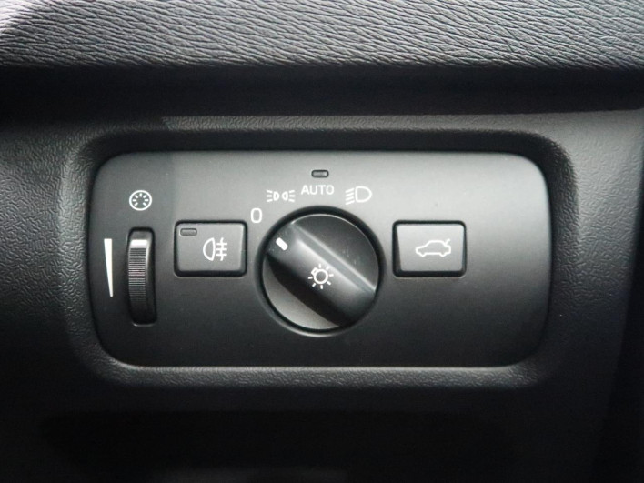 2016 Volvo V40 LDA-MD4204T (UW-6a2f6d6f8b703)[17]