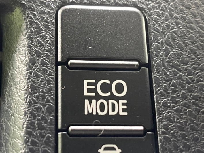2015 Toyota Voxy DBA-ZRR80W (UW-6a2f6d781ebb4)[14]