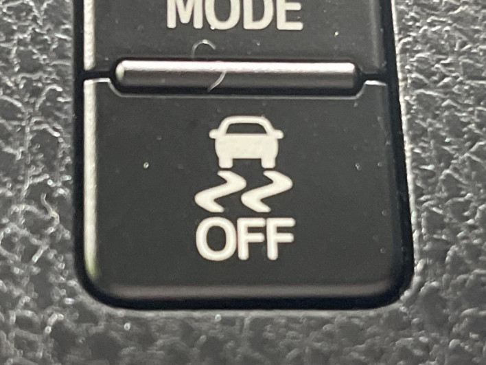 2015 Toyota Voxy DBA-ZRR80W (UW-6a2f6d781ebb4)[15]