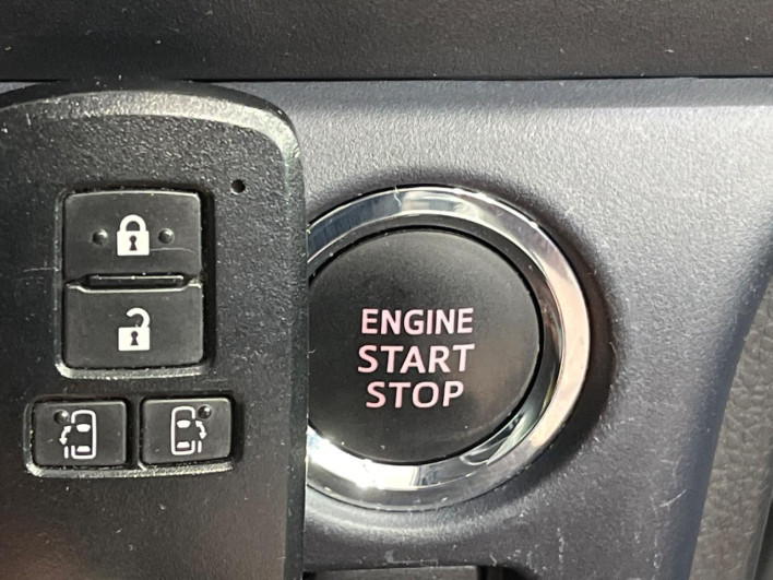 2015 Toyota Voxy DBA-ZRR80W (UW-6a2f6d781ebb4)[20]