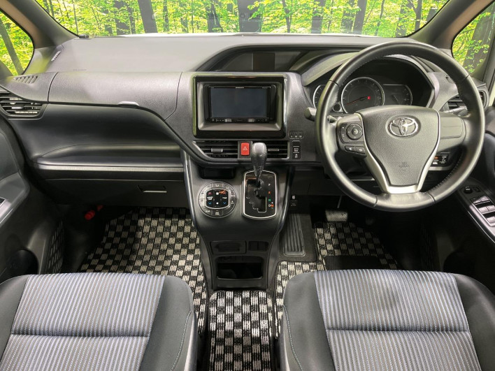 2015 Toyota Voxy DBA-ZRR80W (UW-6a2f6d781ebb4)[5]