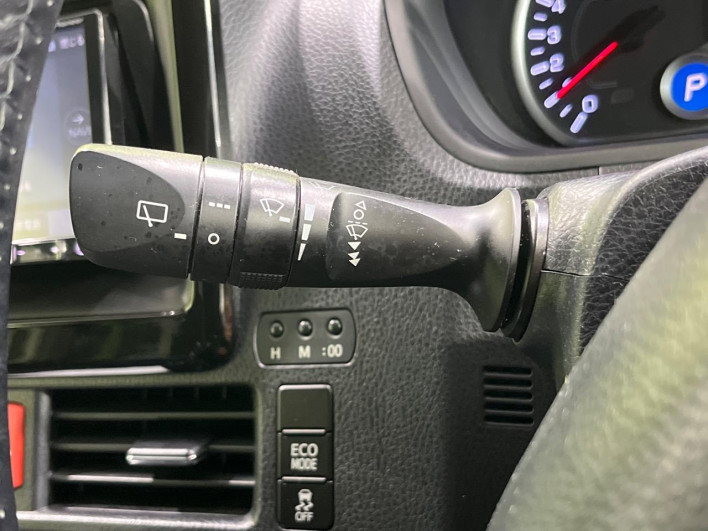 2015 Toyota Voxy DBA-ZRR80W (UW-6a2f6d781ebb4)[17]