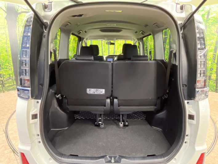 2015 Toyota Voxy DBA-ZRR80W (UW-6a2f6d781ebb4)[29]