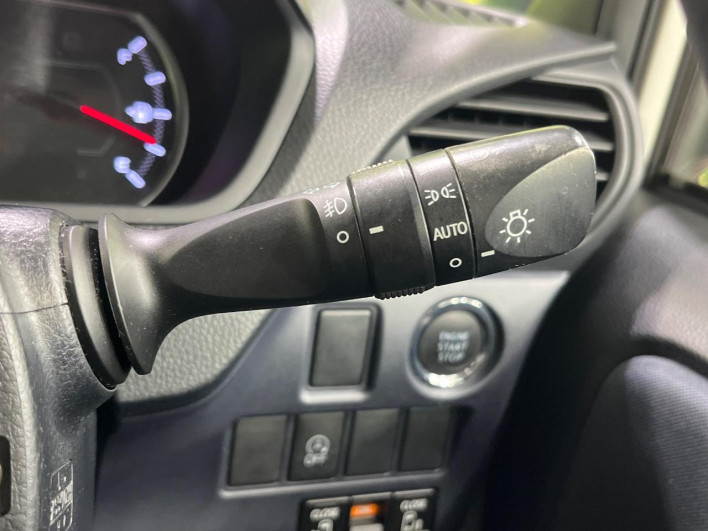 2015 Toyota Voxy DBA-ZRR80W (UW-6a2f6d781ebb4)[18]