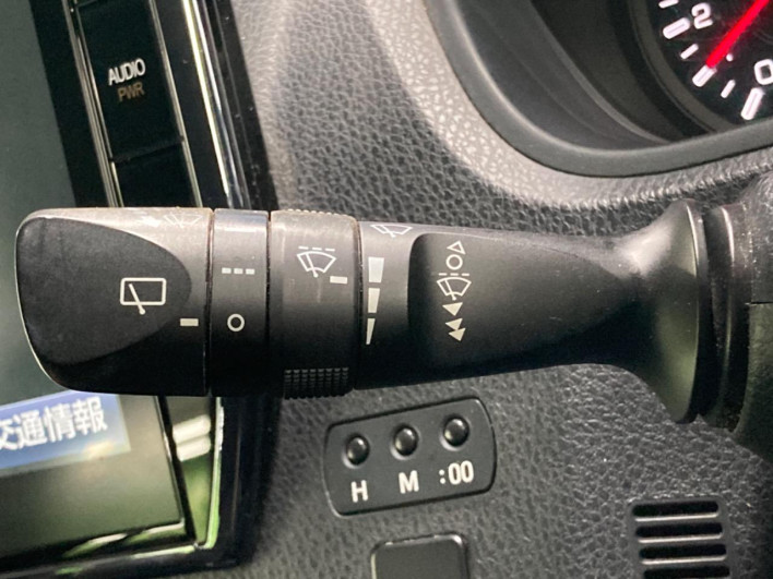 2016 Toyota Noah DBA-ZRR80G (UW-6a2f6d790c3da)[19]