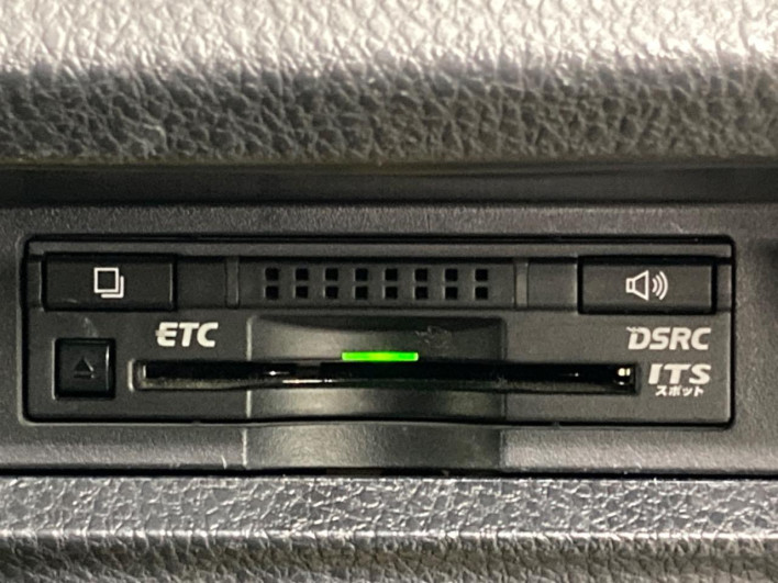 2016 Toyota Noah DBA-ZRR80G (UW-6a2f6d790c3da)[23]