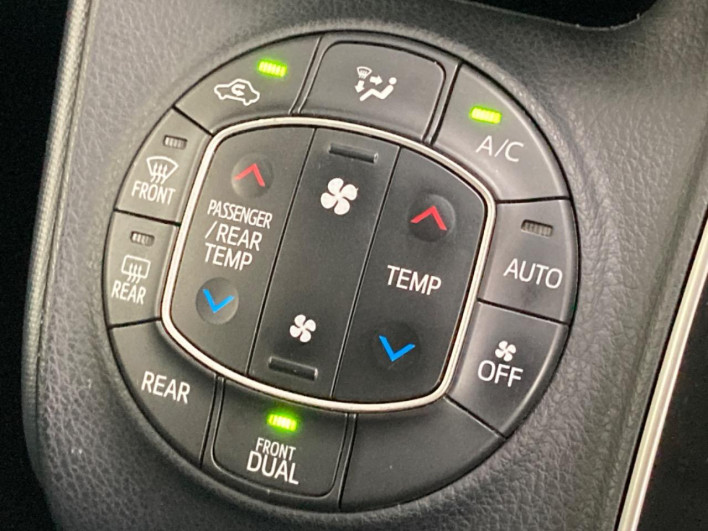 2016 Toyota Noah DBA-ZRR80G (UW-6a2f6d790c3da)[17]