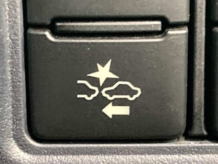 2016 Toyota Noah DBA-ZRR80G (UW-6a2f6d790c3da)[8]