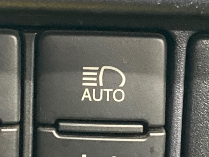 2016 Toyota Noah DBA-ZRR80G (UW-6a2f6d790c3da)[6]