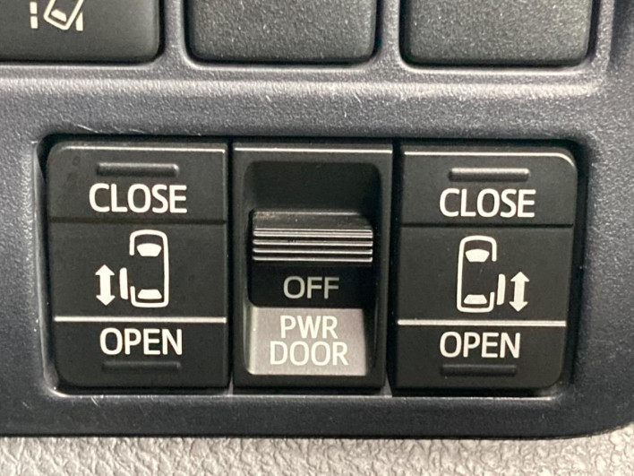 2016 Toyota Noah DBA-ZRR80G (UW-6a2f6d790c3da)[9]