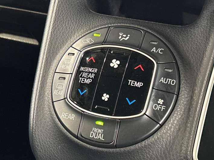 2014 Toyota Voxy DBA-ZRR85W (UW-6a2f6d800b2aa)[17]
