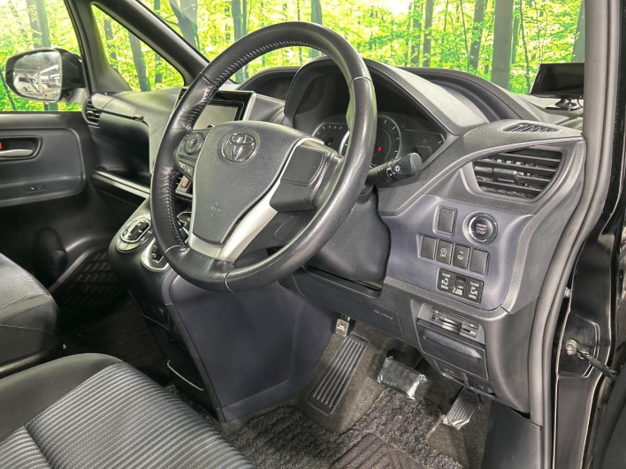2014 Toyota Voxy DBA-ZRR85W (UW-6a2f6d800b2aa)[15]