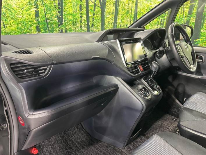 2014 Toyota Voxy DBA-ZRR85W (UW-6a2f6d800b2aa)[11]