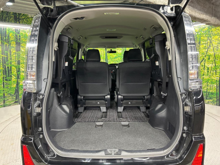 2014 Toyota Voxy DBA-ZRR85W (UW-6a2f6d800b2aa)[5]