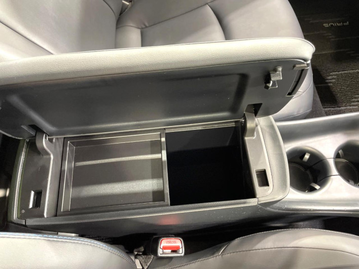 2016 Toyota Prius DAA-ZVW50 (UW-6a2f6d8f5949c)[22]
