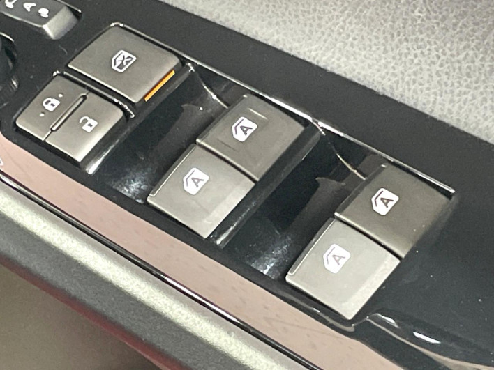 2016 Toyota Prius DAA-ZVW50 (UW-6a2f6d8f5949c)[29]