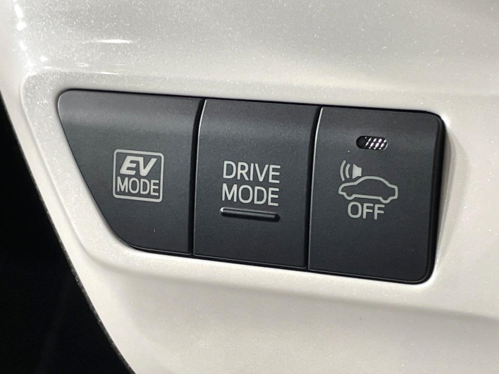 2016 Toyota Prius DAA-ZVW50 (UW-6a2f6d8f5949c)[17]