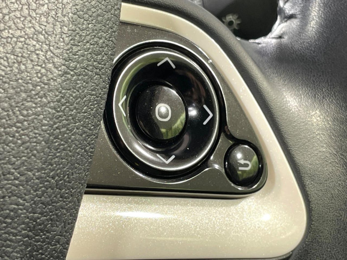 2016 Toyota Prius DAA-ZVW50 (UW-6a2f6d8f5949c)[26]