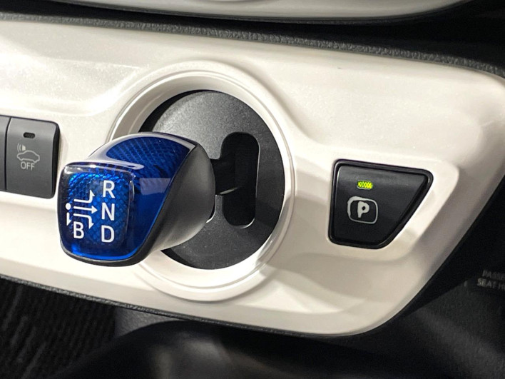 2016 Toyota Prius DAA-ZVW50 (UW-6a2f6d8f5949c)[16]