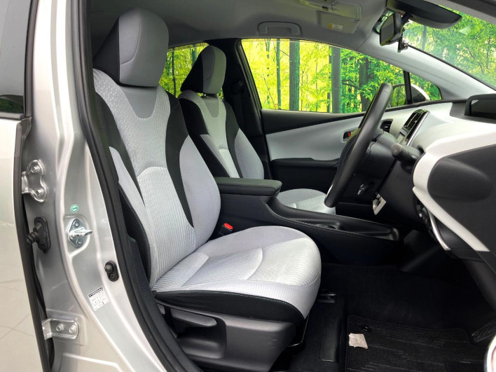 2017 Toyota Prius DAA-ZVW50 (UW-6a2f6d8fa9b93)[26]