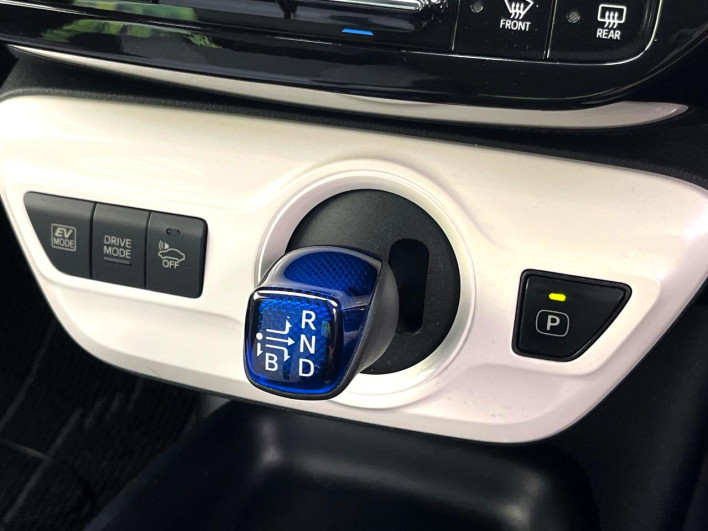 2017 Toyota Prius DAA-ZVW50 (UW-6a2f6d8fa9b93)[24]