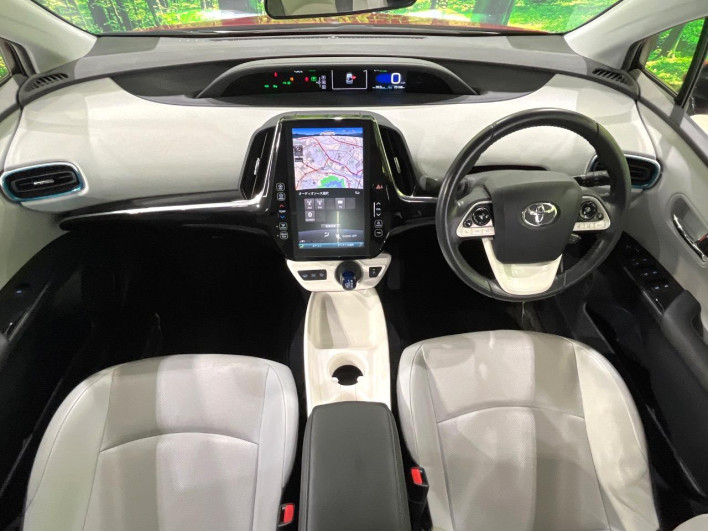 2017 Toyota Prius PHV DLA-ZVW52 (UW-6a2f6d93d098a)[29]