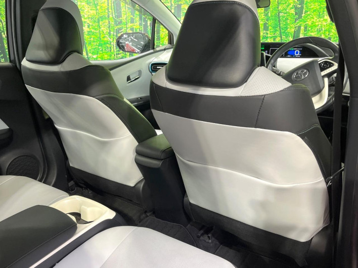2017 Toyota Prius PHV DLA-ZVW52 (UW-6a2f6d93d098a)[13]