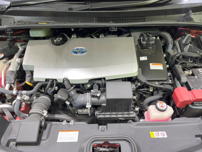 2017 Toyota Prius PHV DLA-ZVW52 (UW-6a2f6d93d098a)[4]