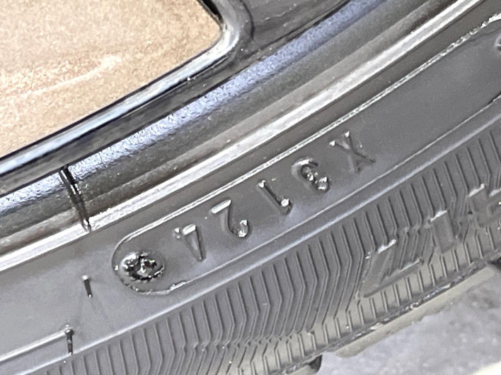 2017 Toyota Prius PHV DLA-ZVW52 (UW-6a2f6d93d098a)[23]