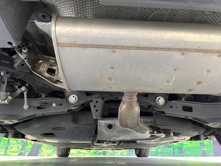 2017 Toyota Prius PHV DLA-ZVW52 (UW-6a2f6d93d098a)[14]