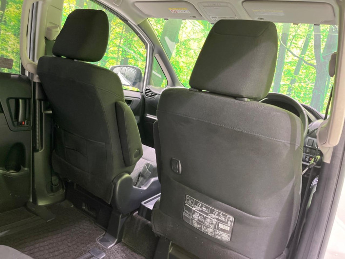 2015 Toyota Voxy DAA-ZWR80G (UW-6a2f6d97ba0cd)[19]