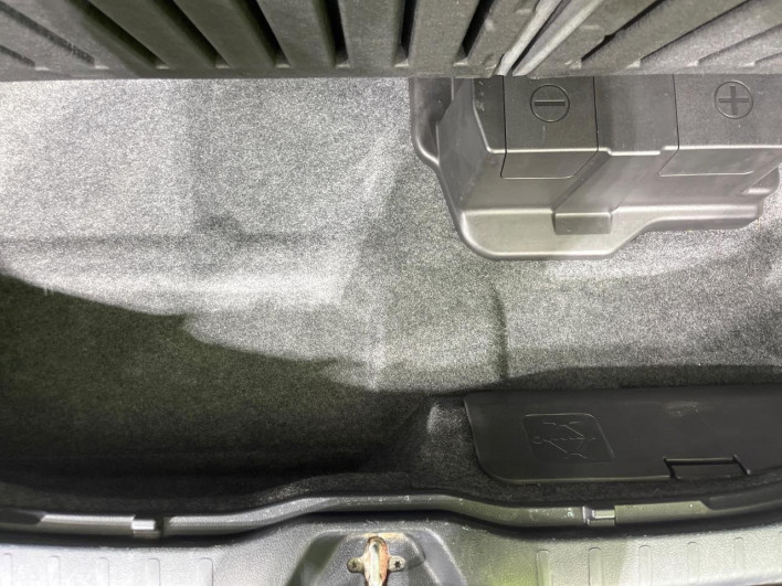 2015 Toyota Voxy DAA-ZWR80G (UW-6a2f6d97ba0cd)[29]