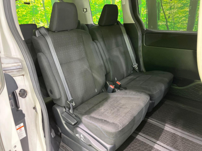 2015 Toyota Voxy DAA-ZWR80G (UW-6a2f6d97ba0cd)[8]
