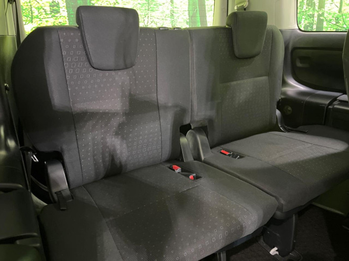 2015 Toyota Voxy DAA-ZWR80G (UW-6a2f6d97ba0cd)[7]
