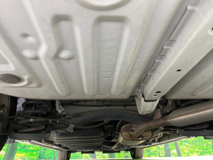 2015 Toyota Voxy DAA-ZWR80G (UW-6a2f6d97ba0cd)[21]