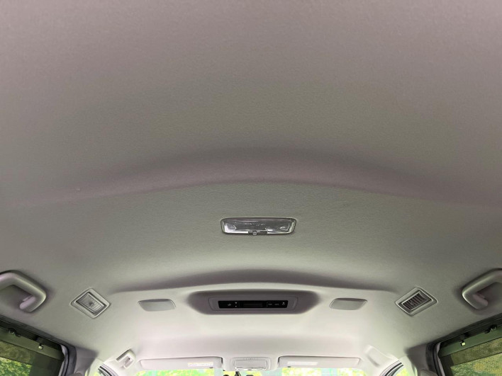 2015 Toyota Voxy DAA-ZWR80G (UW-6a2f6d97ba0cd)[28]