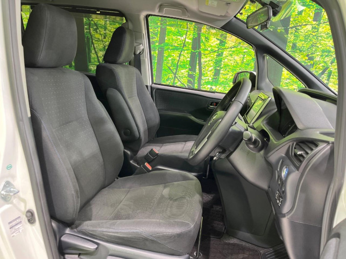 2015 Toyota Voxy DAA-ZWR80G (UW-6a2f6d97ba0cd)[6]