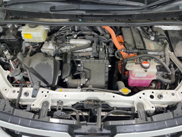 2015 Toyota Voxy DAA-ZWR80G (UW-6a2f6d97ba0cd)[5]