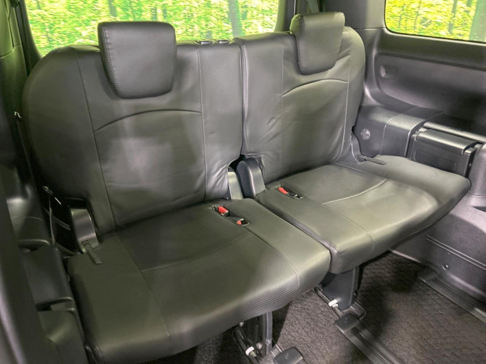 2017 Toyota Noah DAA-ZWR80G (UW-6a2f6d98dd458)[23]