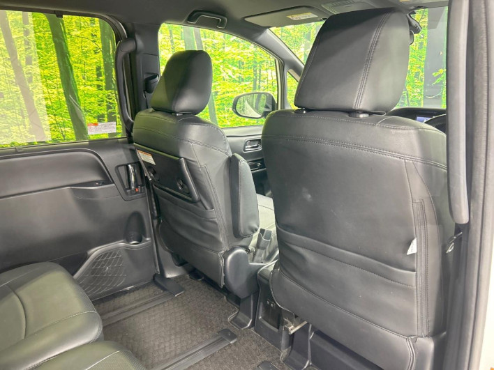 2017 Toyota Noah DAA-ZWR80G (UW-6a2f6d98dd458)[25]