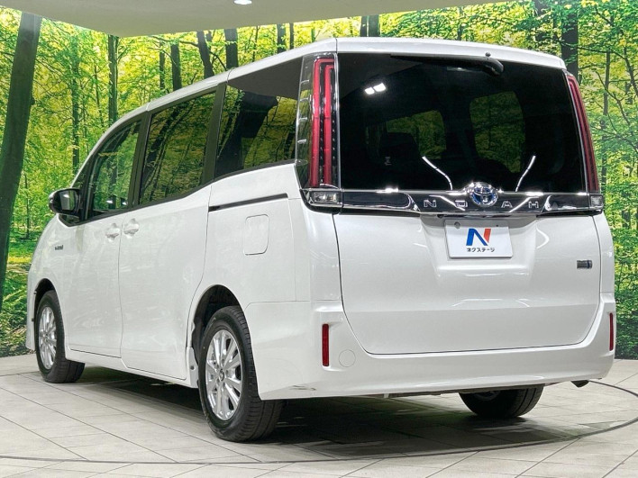 2017 Toyota Noah DAA-ZWR80G (UW-6a2f6d98dd458)[12]