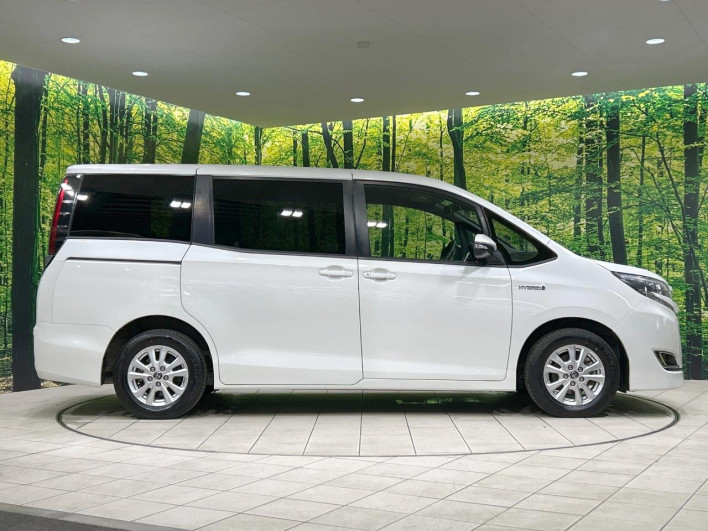 2017 Toyota Noah DAA-ZWR80G (UW-6a2f6d98dd458)[9]