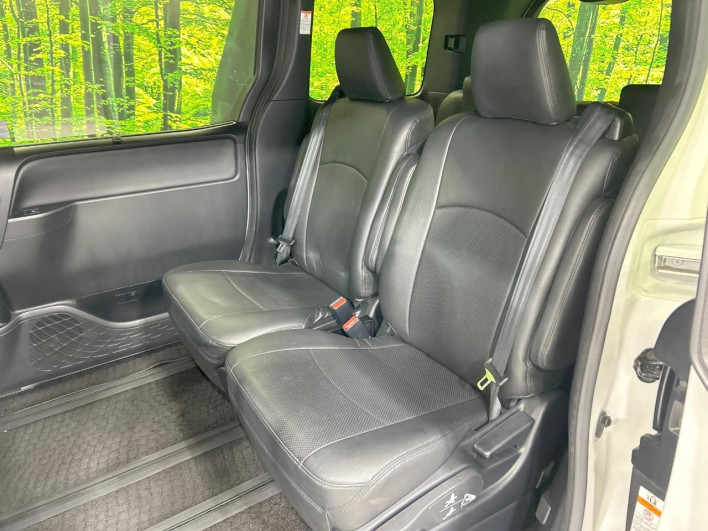 2017 Toyota Noah DAA-ZWR80G (UW-6a2f6d98dd458)[21]