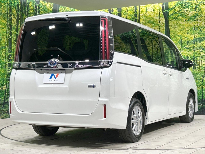 2017 Toyota Noah DAA-ZWR80G (UW-6a2f6d98dd458)[10]