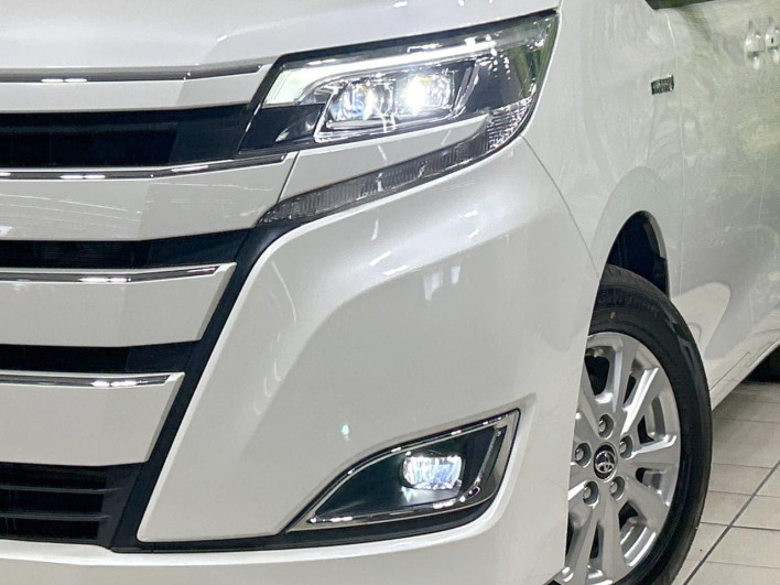 2017 Toyota Noah DAA-ZWR80G (UW-6a2f6d98dd458)[18]