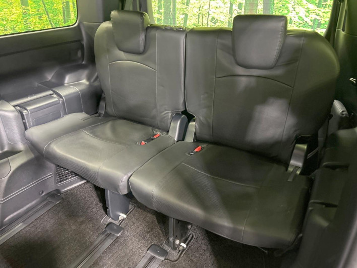 2017 Toyota Noah DAA-ZWR80G (UW-6a2f6d98dd458)[22]