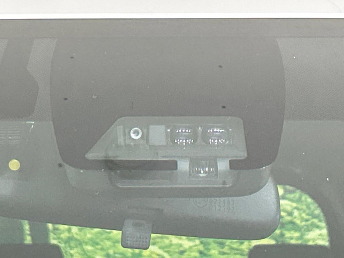 2017 Toyota Noah DAA-ZWR80G (UW-6a2f6d98dd458)[5]